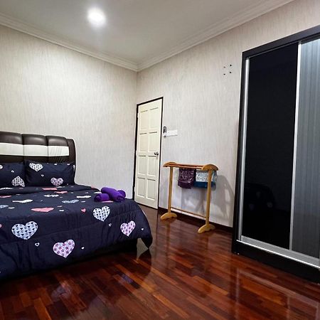 Yb Guest House 4 Bilik 5 Katil Chukai Exterior photo