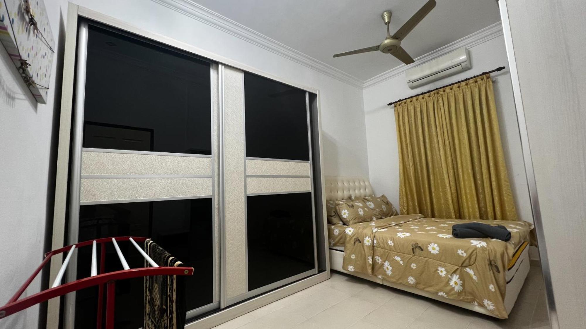 Yb Guest House 4 Bilik 5 Katil Chukai Exterior photo