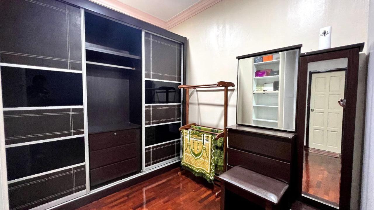 Yb Guest House 4 Bilik 5 Katil Chukai Exterior photo