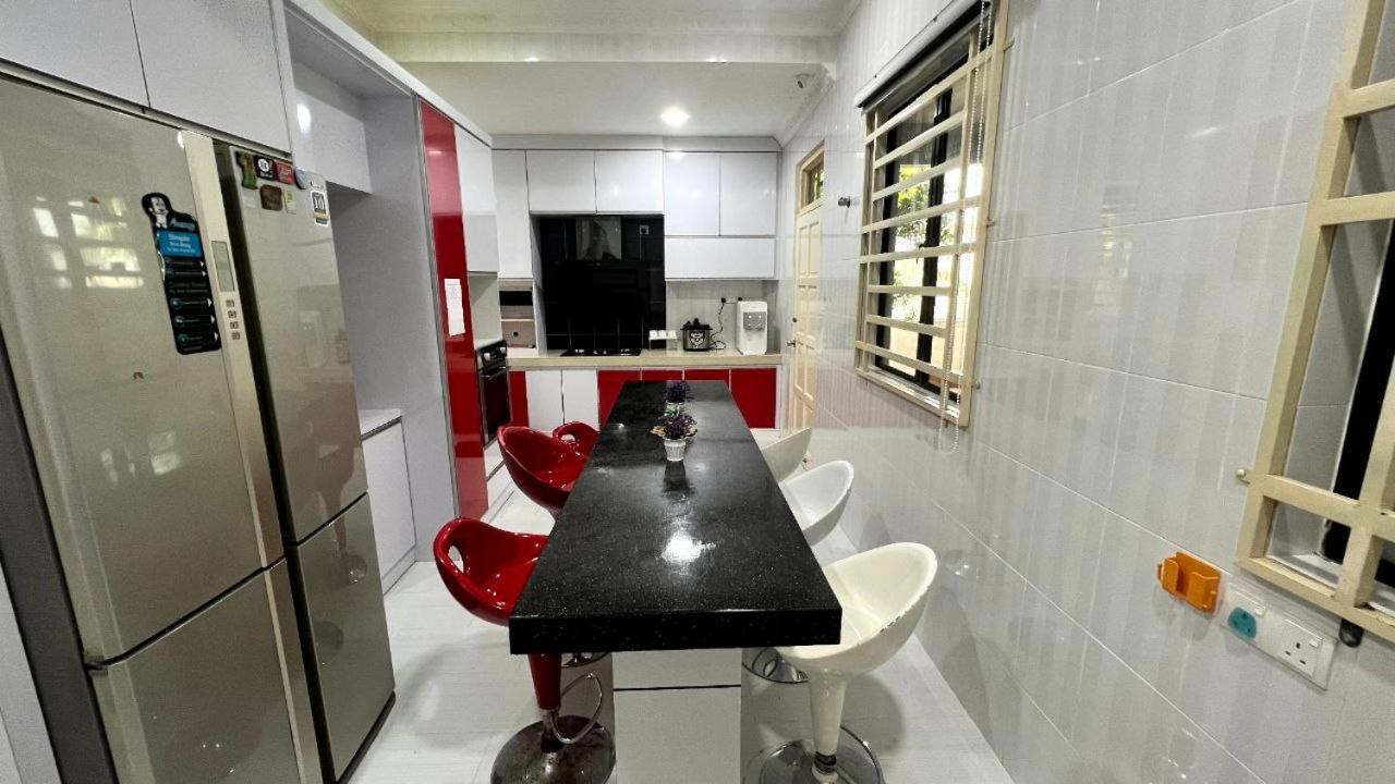 Yb Guest House 4 Bilik 5 Katil Chukai Exterior photo