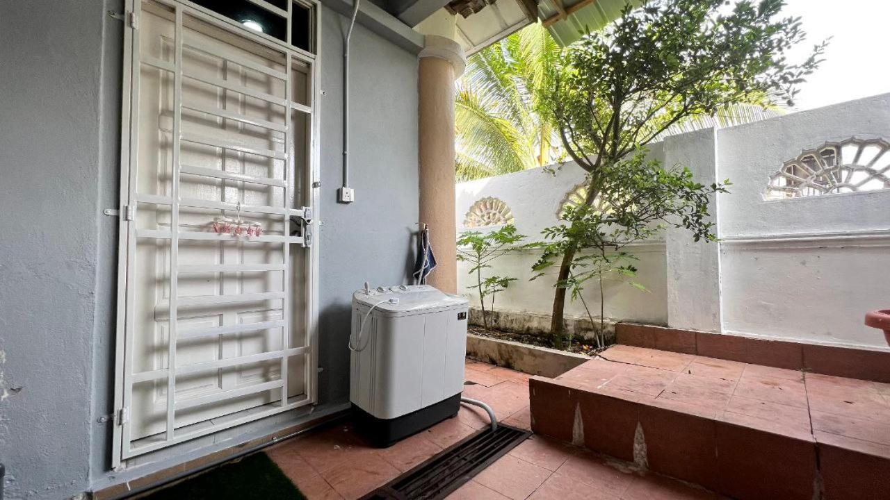 Yb Guest House 4 Bilik 5 Katil Chukai Exterior photo