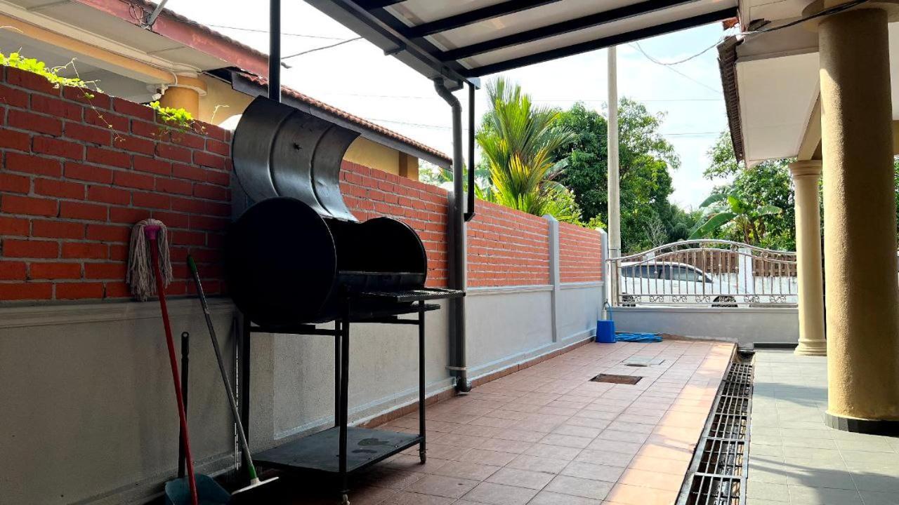 Yb Guest House 4 Bilik 5 Katil Chukai Exterior photo