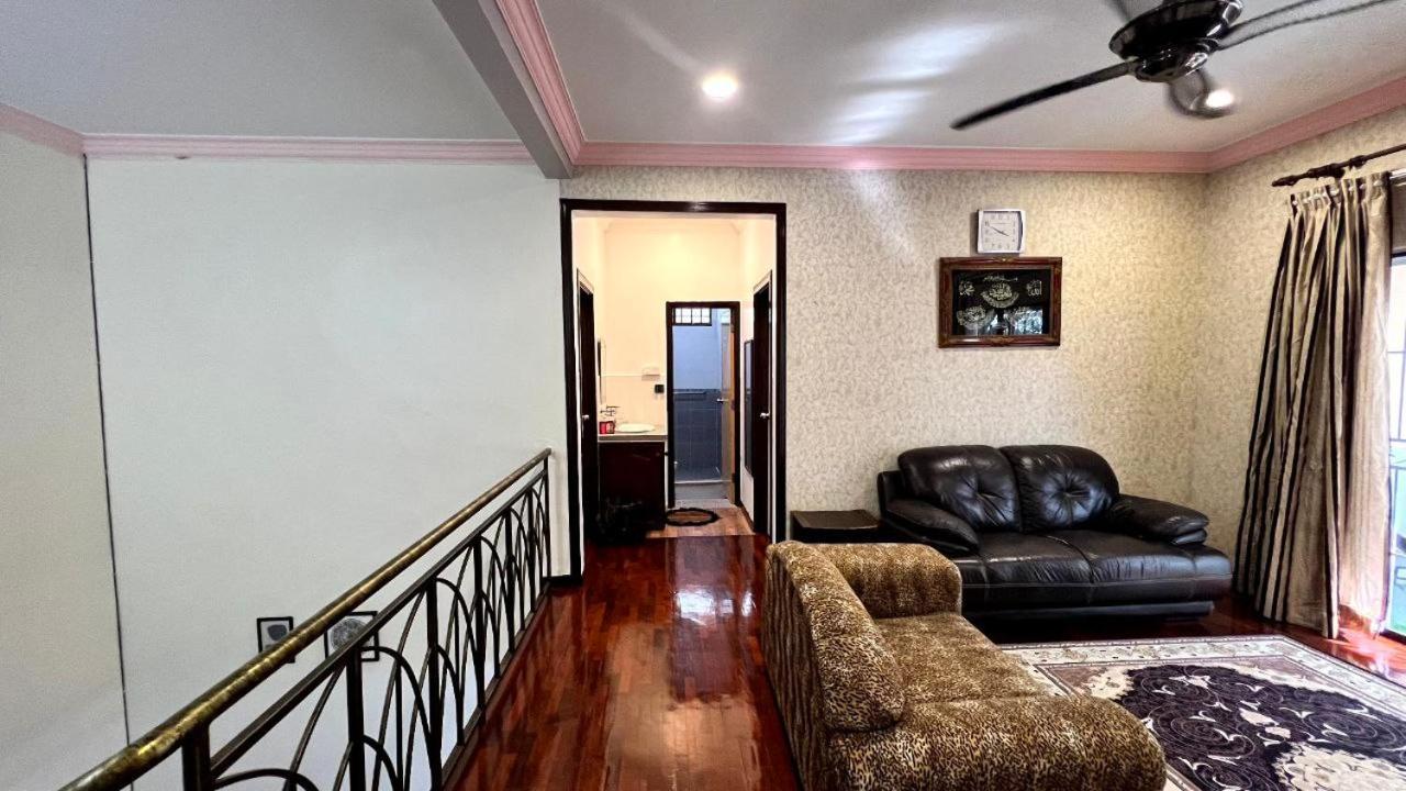 Yb Guest House 4 Bilik 5 Katil Chukai Exterior photo