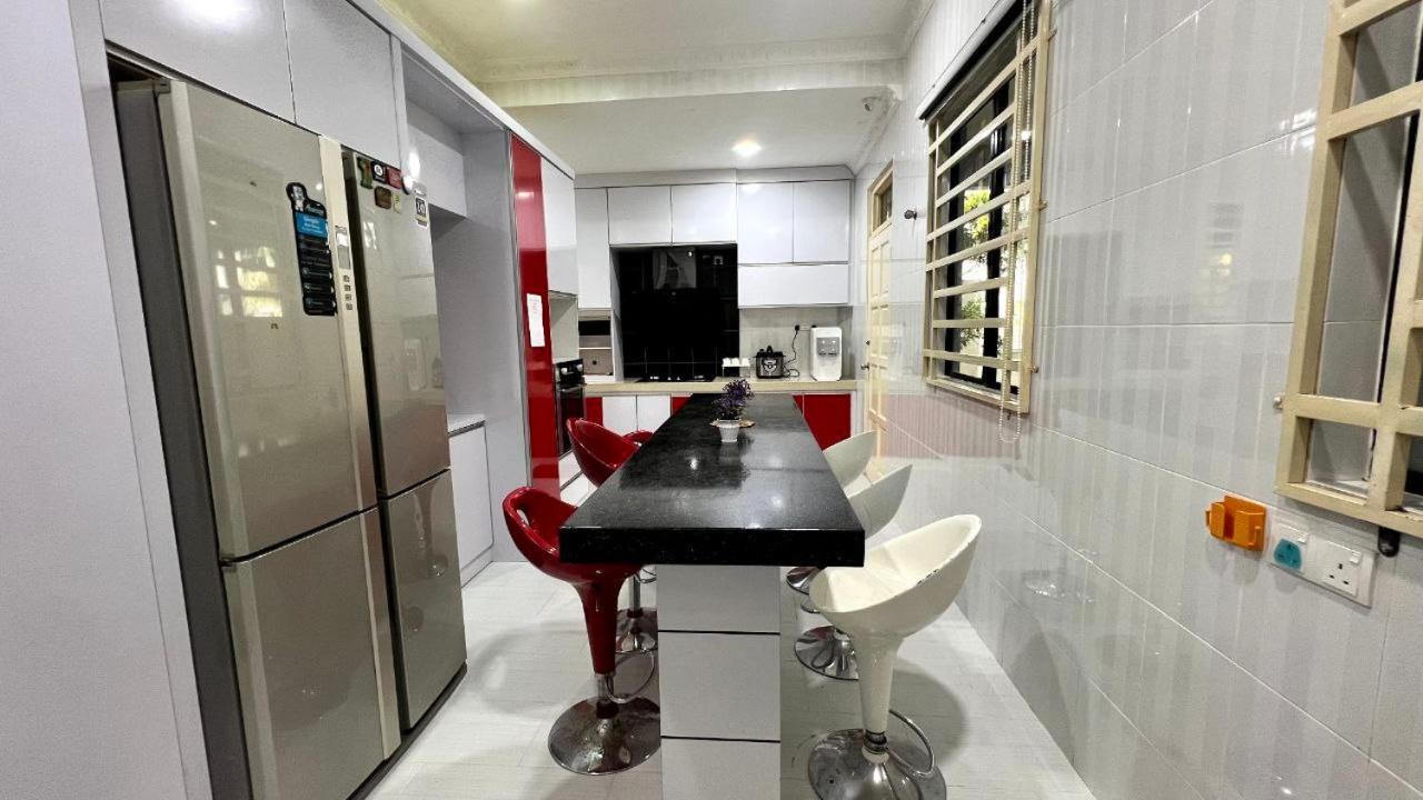 Yb Guest House 4 Bilik 5 Katil Chukai Exterior photo
